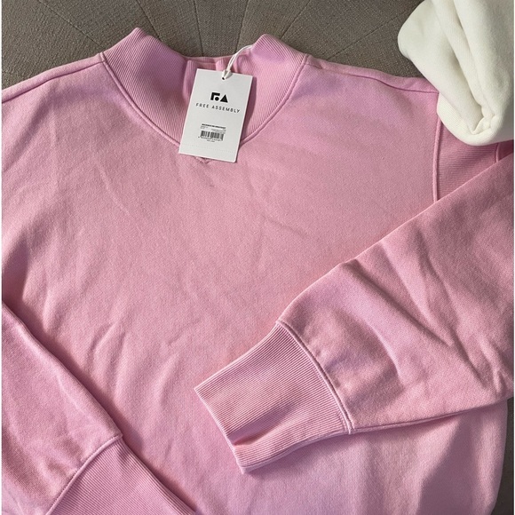 NEW- 3 FREE ASSEMBLY 
2025 Sweatshirts-Assorted Colors 
$ 5 each Kids XL - Picture 10 of 13